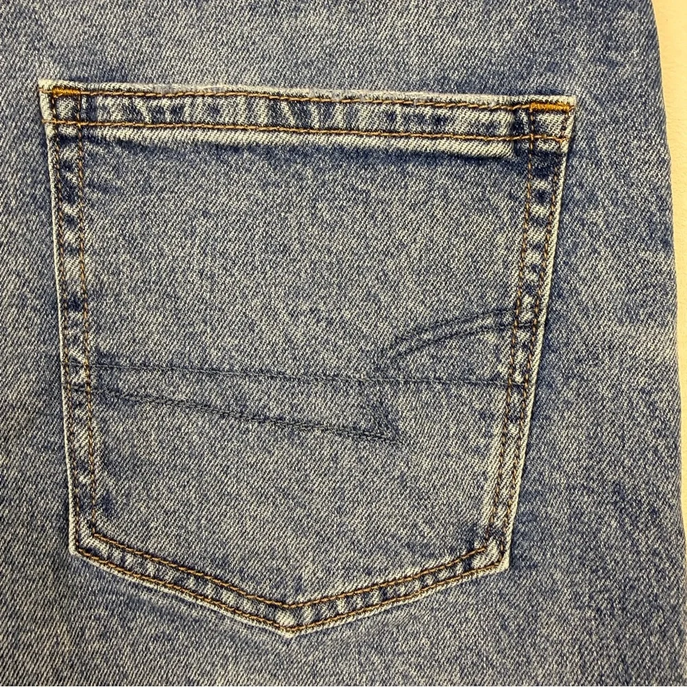 American Eagle Highest Rise 90’s Boyfriend Shorts Distressed Denim Size 12 EUC
